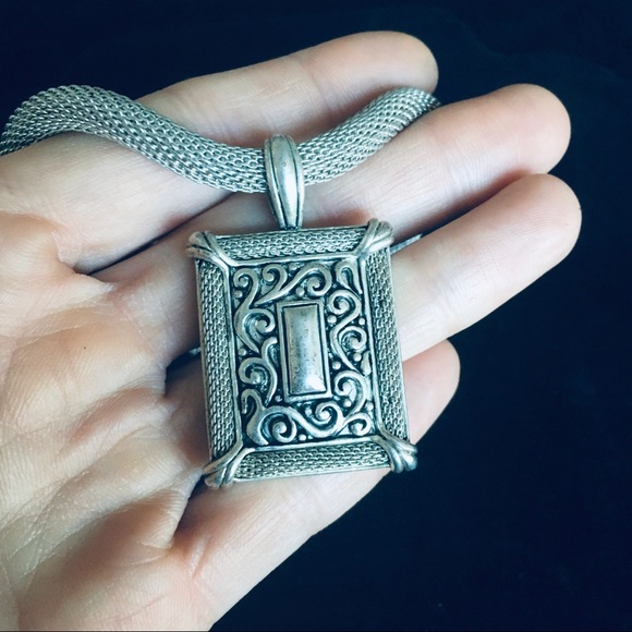 VINTAGE Silver Tone Snake Chain Pendant Necklace - Picture 2 of 15